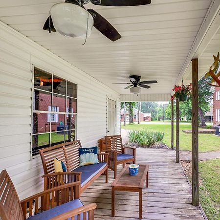 Delightful Retreat With Fireplace And Large Yard! Eksteriør bilde
