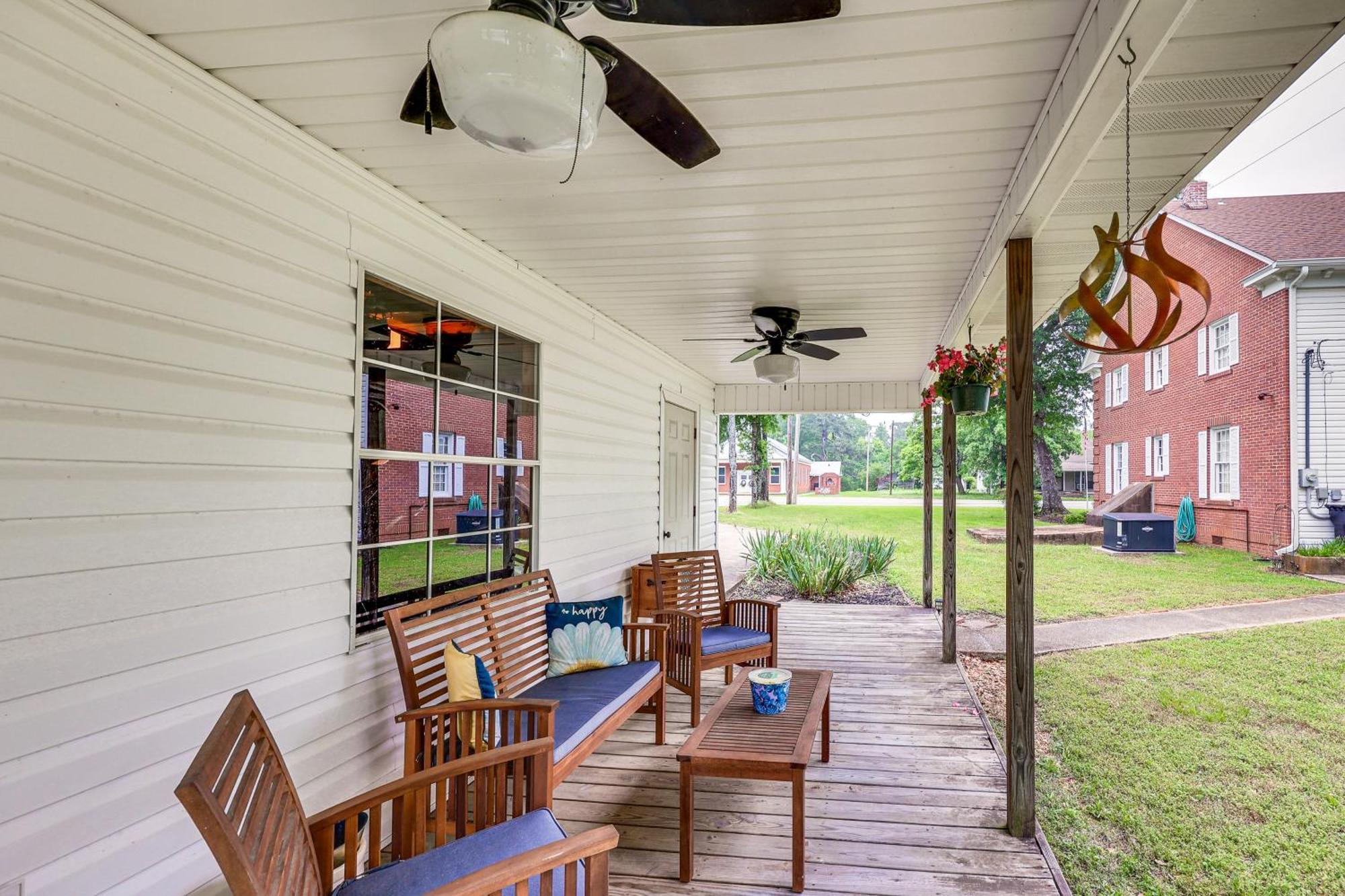 Delightful Retreat With Fireplace And Large Yard! Eksteriør bilde