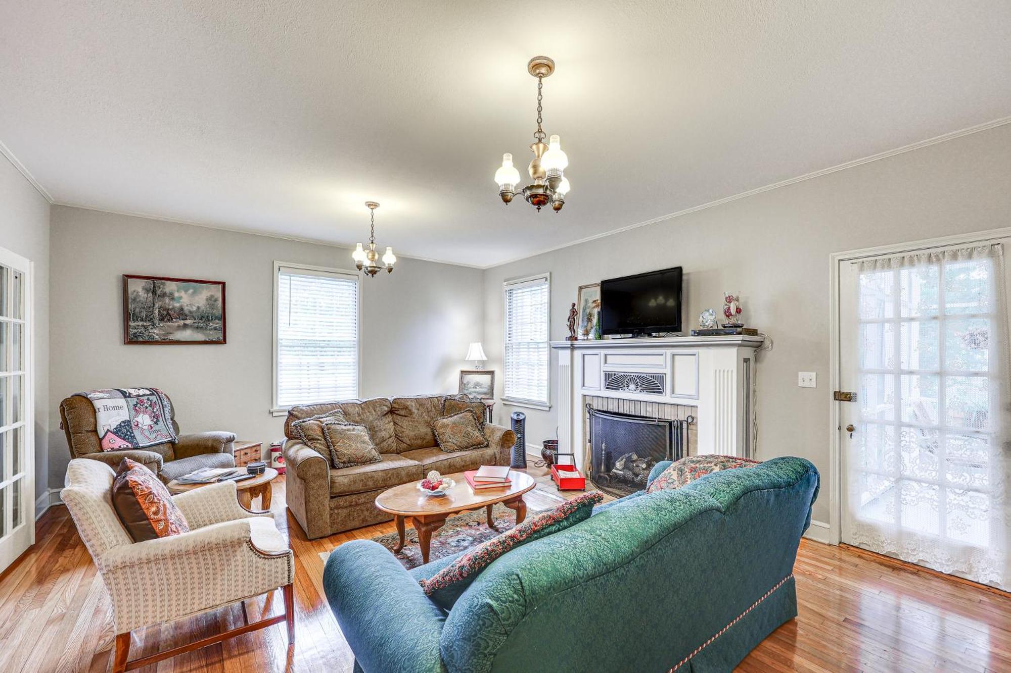 Delightful Retreat With Fireplace And Large Yard! Eksteriør bilde