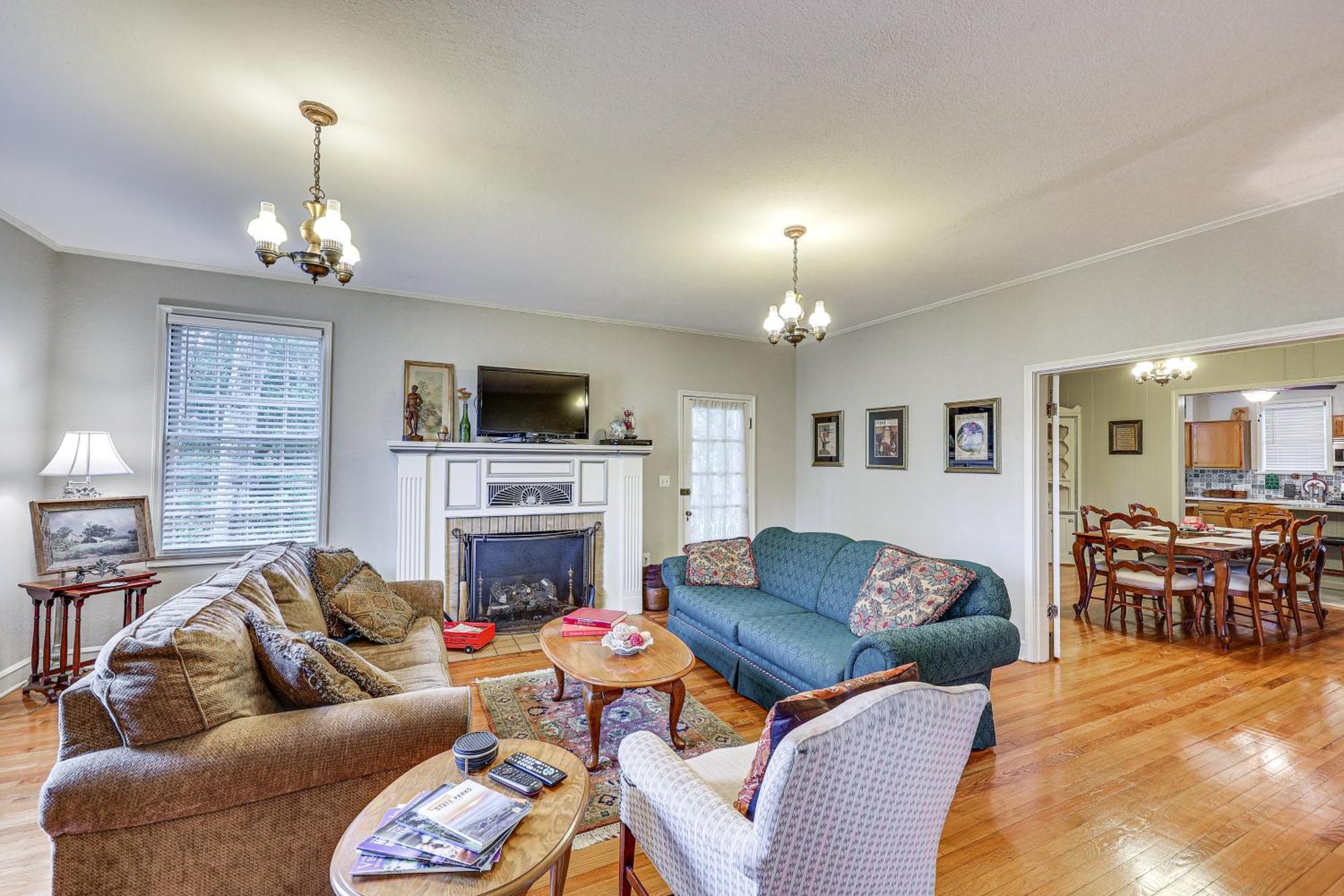 Delightful Retreat With Fireplace And Large Yard! Eksteriør bilde