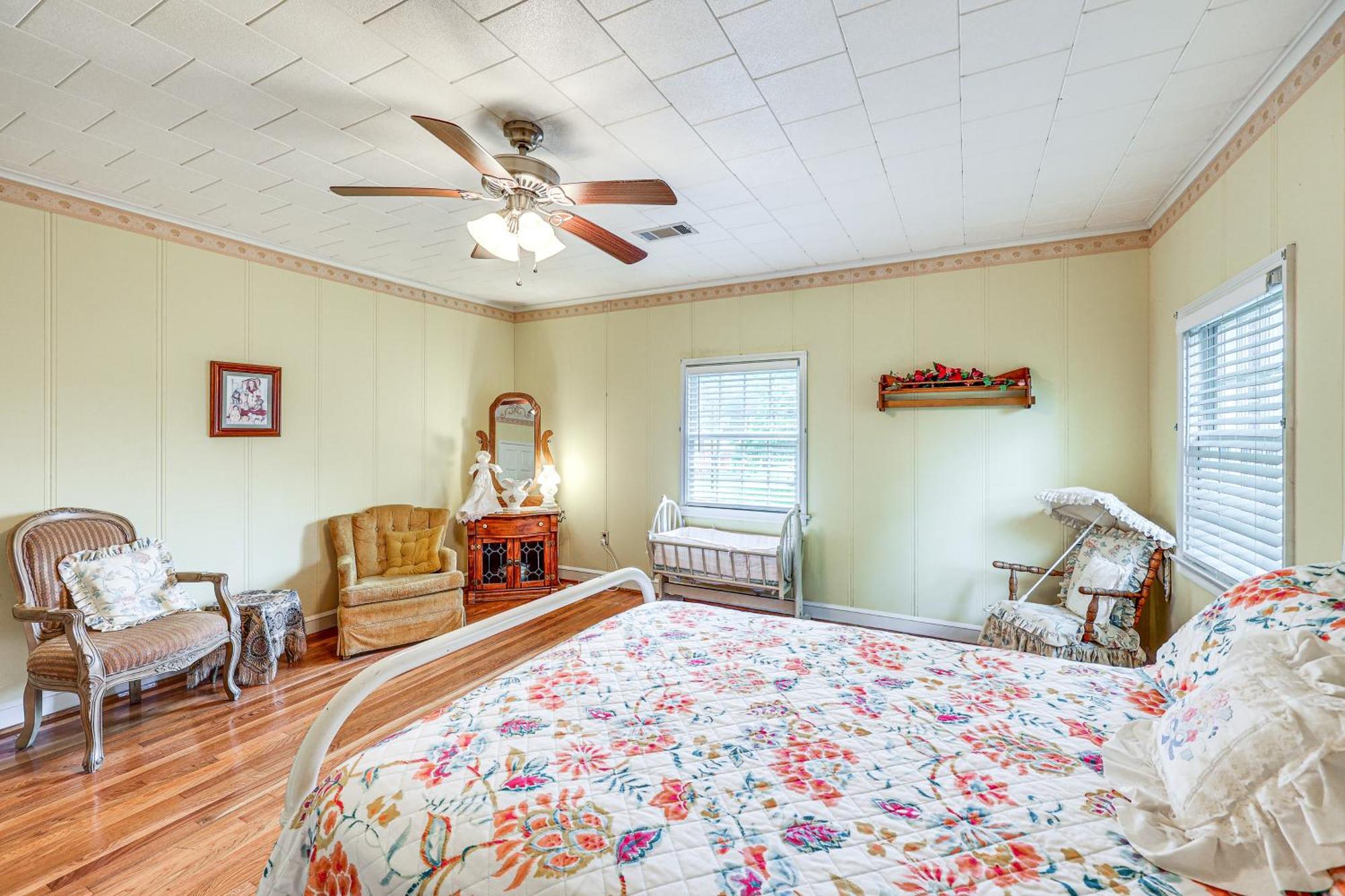 Delightful Retreat With Fireplace And Large Yard! Eksteriør bilde
