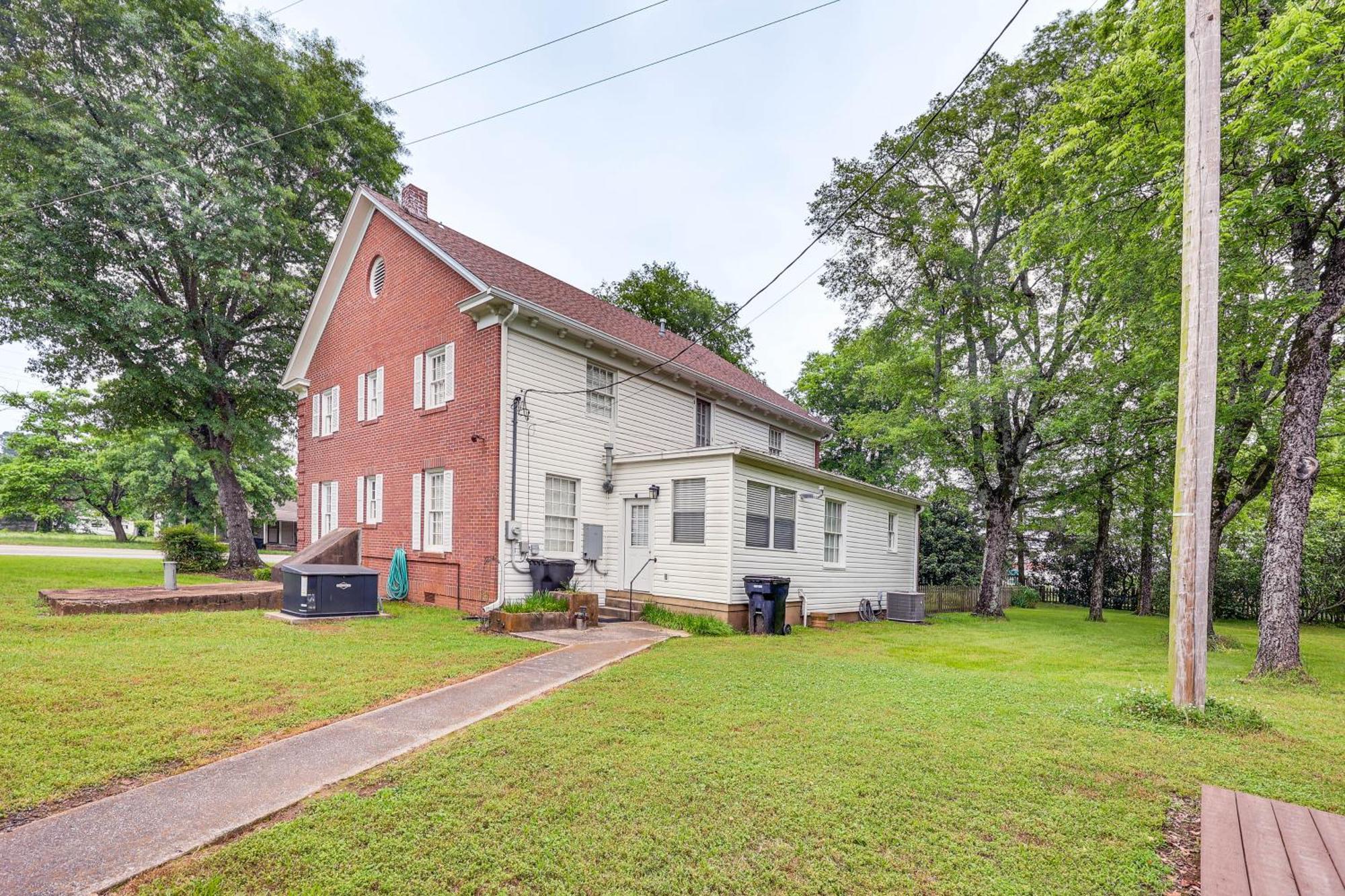 Delightful Retreat With Fireplace And Large Yard! Eksteriør bilde