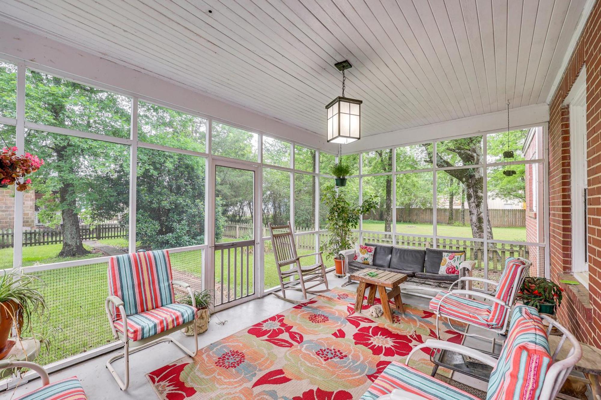 Delightful Retreat With Fireplace And Large Yard! Eksteriør bilde