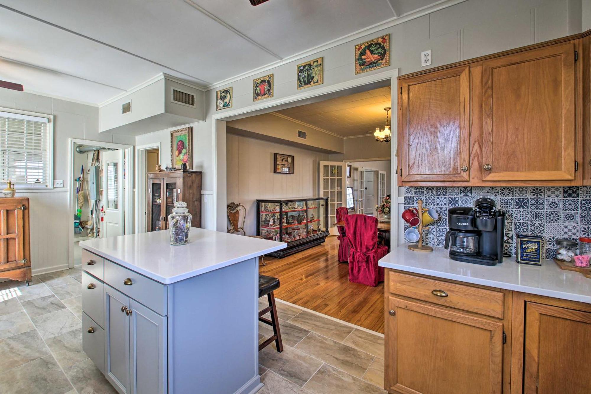 Delightful Retreat With Fireplace And Large Yard! Eksteriør bilde