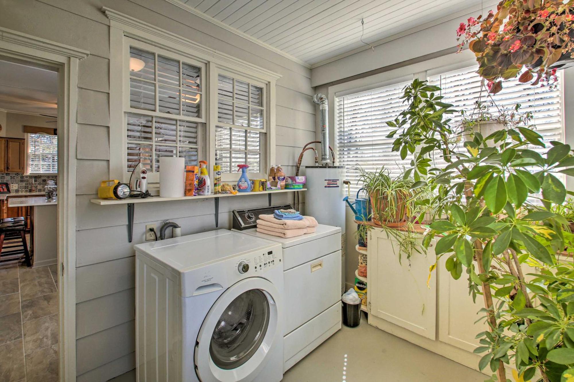 Delightful Retreat With Fireplace And Large Yard! Eksteriør bilde